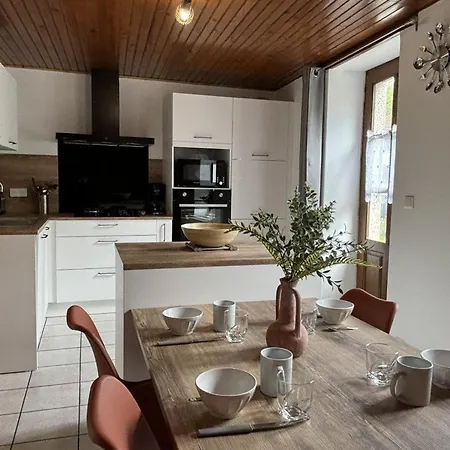 Country house Maison De Charme Avec En Montagne Bourbonnaise - Fr-1-489-534